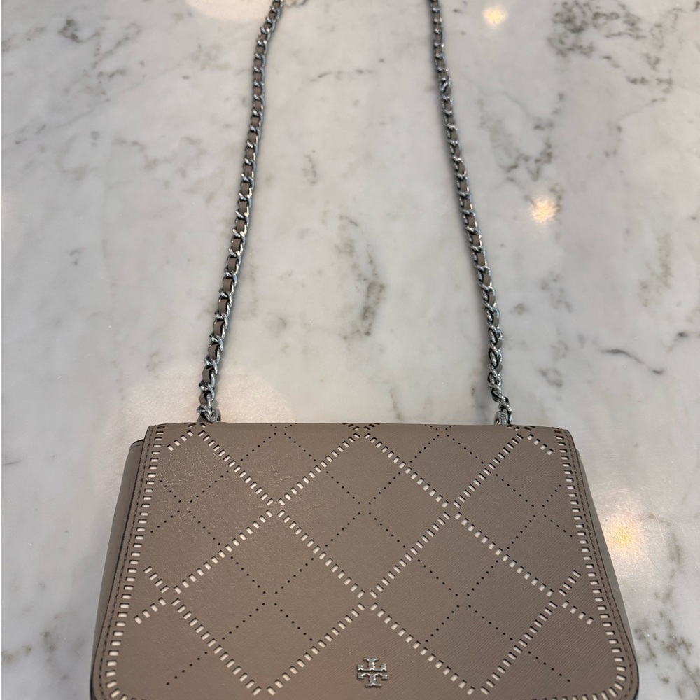 TORY BURCH Robinson Crosshatch Leather French Gray Adjustable Chain Strap - Picture 5 of 5